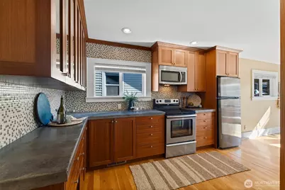 521 W Illinois Street, Bellingham, WA 98225 - Photo 8