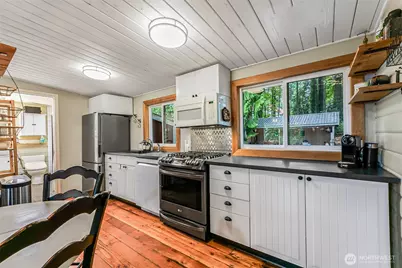 3319 Walnut Court, Camano Island, WA 98282 - Photo 6