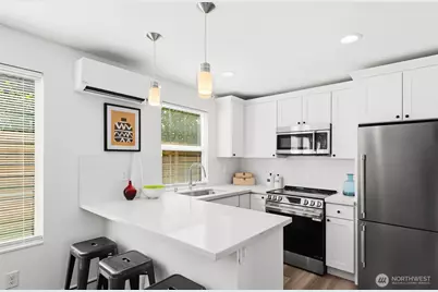 5947 41st Avenue SW #B, Seattle, WA 98136 - Photo 4