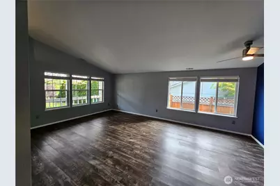 6610 105th Street NE, Marysville, WA 98270 - Photo 10