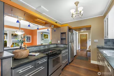 2211 E Olive Street, Seattle, WA 98122 - Photo 14