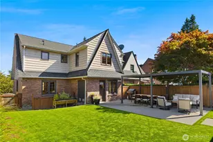 6857 32nd Ave NE, Seattle, WA 98115 - Photo 2