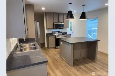 375 Union Avenue SE #8, Renton, WA 98059 - Photo 2