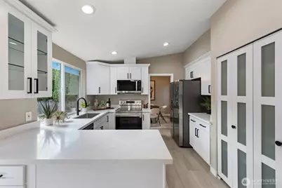 15933 SE 48th Drive, Bellevue, WA 98006 - Photo 8