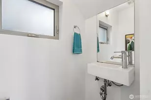 2208 E Alder St, Seattle, WA 98122 - Photo 12
