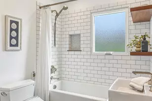 1218 NE 117th St, Seattle, WA 98125 - Photo 20