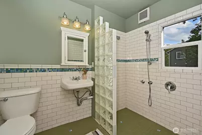 933 N 84th Street, Seattle, WA 98103 - Photo 12