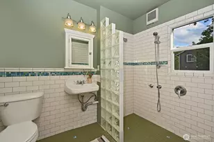 933 N 84th St, Seattle, WA 98103 - Photo 12