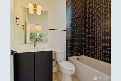 815 NE 100th Street, Seattle, WA 98125 - Photo 16