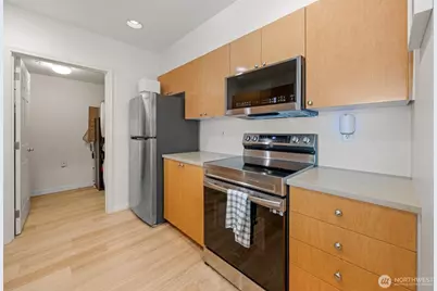 18 Dravus Street #210, Seattle, WA 98109 - Photo 4