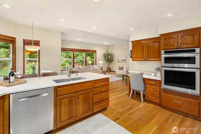 8387 NE Sumanee Place, Bainbridge Island, WA 98110 - Photo 12