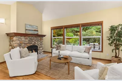8387 NE Sumanee Place, Bainbridge Island, WA 98110 - Photo 4