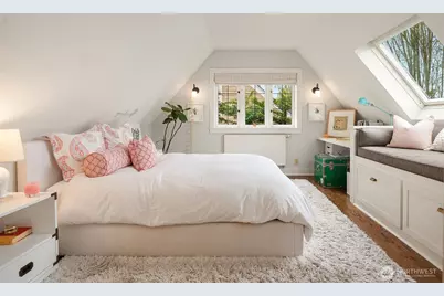115 Dorffel Drive E, Seattle, WA 98112 - Photo 22