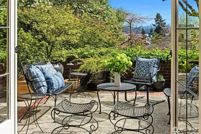 115 Dorffel Drive E, Seattle, WA 98112 - Photo 14