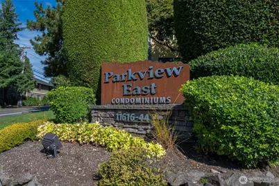 11618 100th Avenue NE #111, Kirkland, WA 98034 - Photo 2