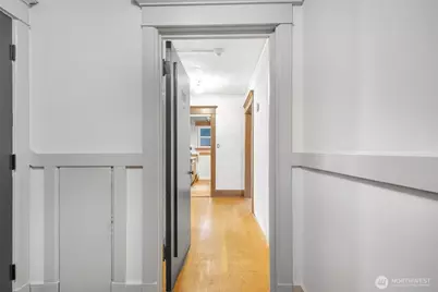 516 E Thomas Street #202, Seattle, WA 98102 - Photo 6