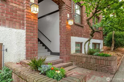 516 E Thomas Street #202, Seattle, WA 98102 - Photo 2