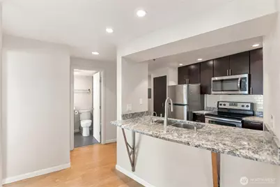 530 Melrose Avenue E #301, Seattle, WA 98102 - Photo 8