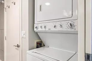 530 Melrose Ave E, Seattle, WA 98102 - Photo 14