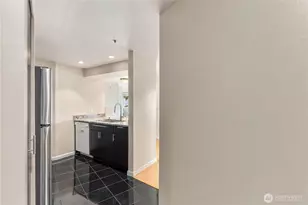 530 Melrose Ave E, Seattle, WA 98102 - Photo 4