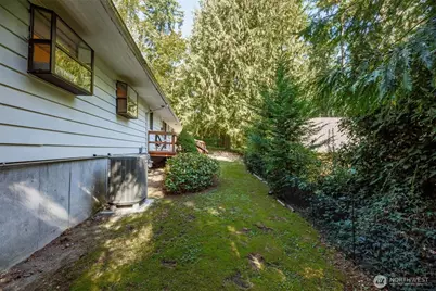 12832 Holiday Drive NE, Kirkland, WA 98034 - Photo 28