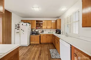 12832 Holiday Dr NE, Kirkland, WA 98034 - Photo 16