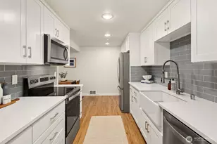 11556 Greenwood Ave N, Seattle, WA 98133 - Photo 4