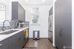 2112 3rd Ave N, Seattle, WA 98109 - Photo 4