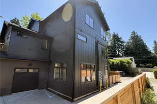 3026 NE 95th St, Seattle, WA 98115 - Photo 2