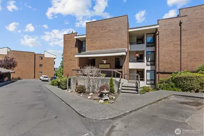 10903 Glen Acres Drive S #B, Seattle, WA 98168 - Photo 4