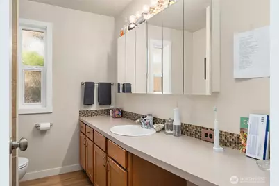 2239 Yale Avenue E, Seattle, WA 98102 - Photo 12