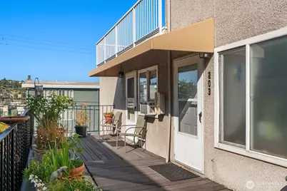 2239 Yale Avenue E, Seattle, WA 98102 - Photo 32