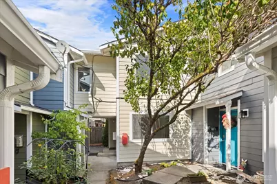 116 17th Avenue #D, Seattle, WA 98122 - Photo 2