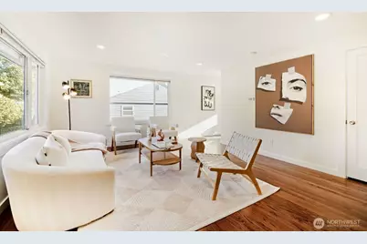 4216 27th Avenue W, Seattle, WA 98199 - Photo 2