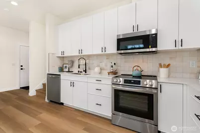 338 NE 90th Street, Seattle, WA 98115 - Photo 8