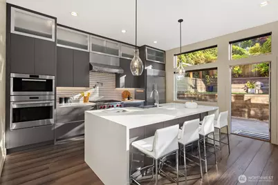 4025 Burton Place W, Seattle, WA 98199 - Photo 8