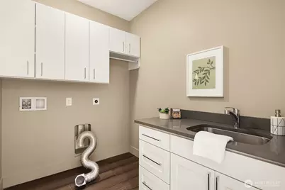 4025 Burton Place W, Seattle, WA 98199 - Photo 22