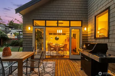 1819 39th Avenue E, Seattle, WA 98112 - Photo 2