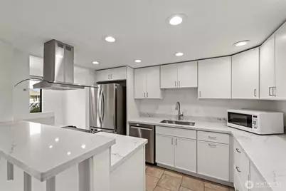 1605 5th Avenue N #102, Seattle, WA 98109 - Photo 6