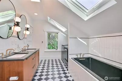 4006 Corliss Avenue N, Seattle, WA 98103 - Photo 14