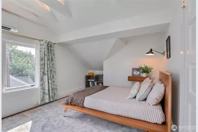 4006 Corliss Avenue N, Seattle, WA 98103 - Photo 16