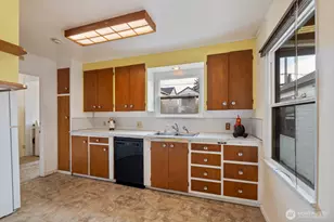 8216 21st Ave NE, Seattle, WA 98115 - Photo 6