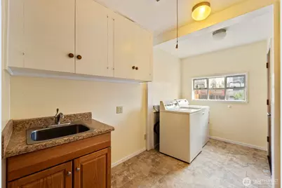 8216 21st Avenue NE, Seattle, WA 98115 - Photo 16