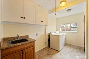 8216 21st Ave NE, Seattle, WA 98115 - Photo 16