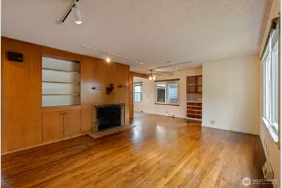 8216 21st Avenue NE, Seattle, WA 98115 - Photo 4