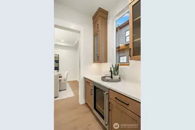 816 165th Avenue NE, Bellevue, WA 98008 - Photo 14