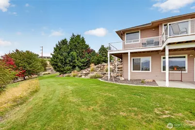 2350 10th Street NE, East Wenatchee, WA 98802 - Photo 12