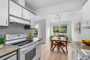 8747 Phinney Ave N, Seattle, WA 98103 - Photo 12