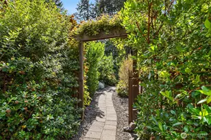 8289 New Holland Ct NE, Bainbridge Island, WA 98110 - Photo 24