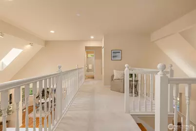 8289 New Holland Court NE, Bainbridge Island, WA 98110 - Photo 14